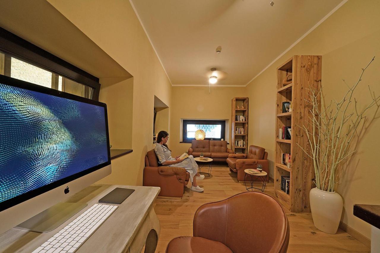 Hotel Caravel Limone sul Garda Esterno foto