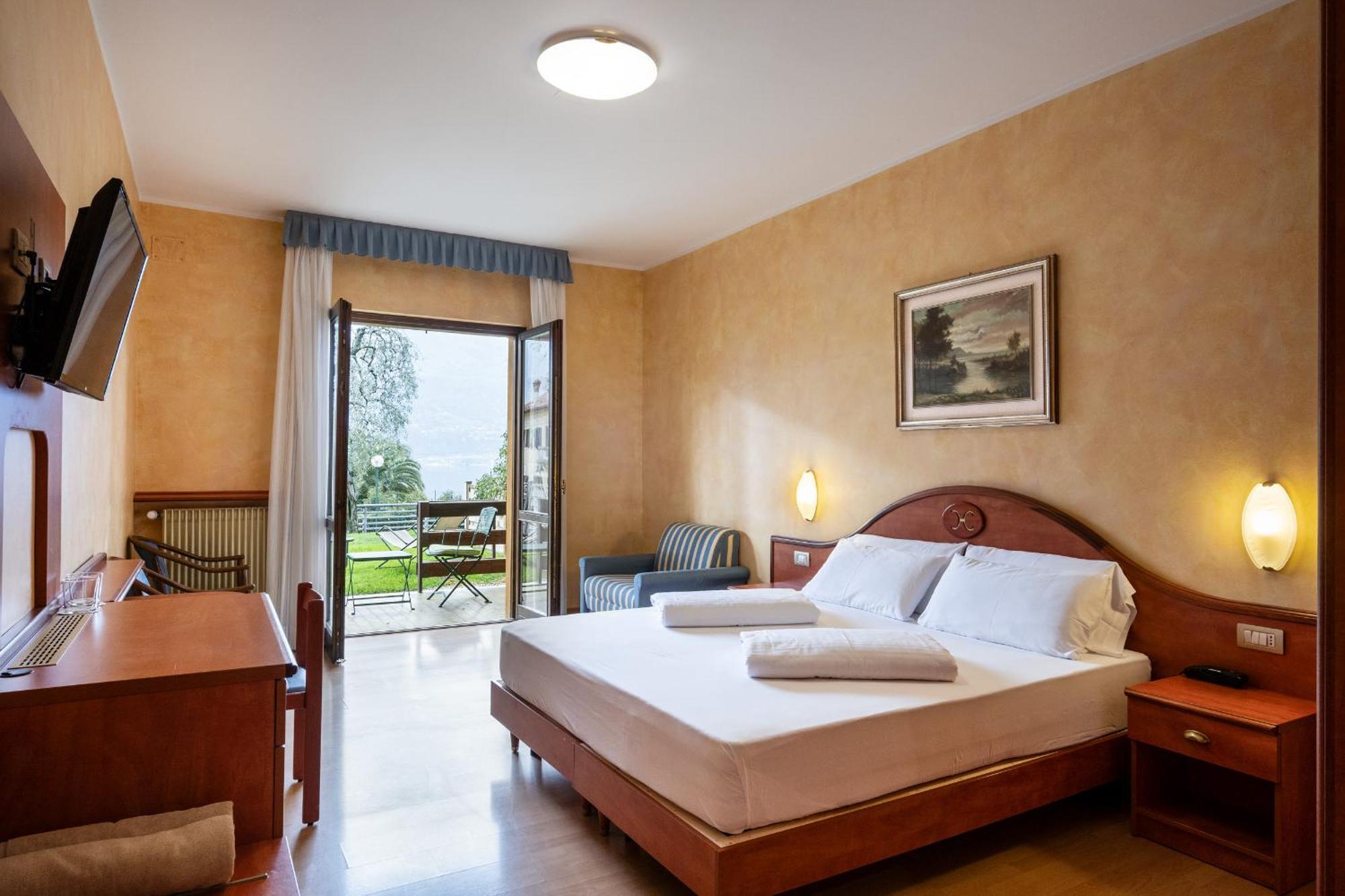 Hotel Caravel Limone sul Garda Esterno foto