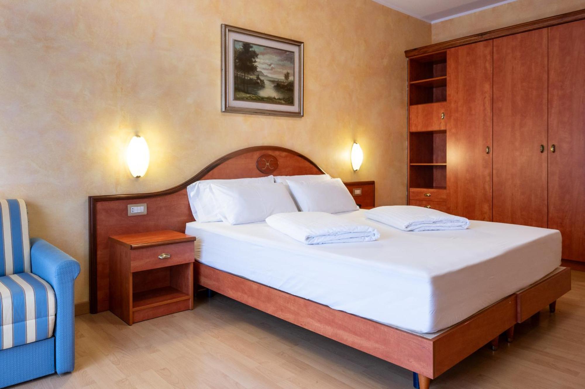 Hotel Caravel Limone sul Garda Esterno foto