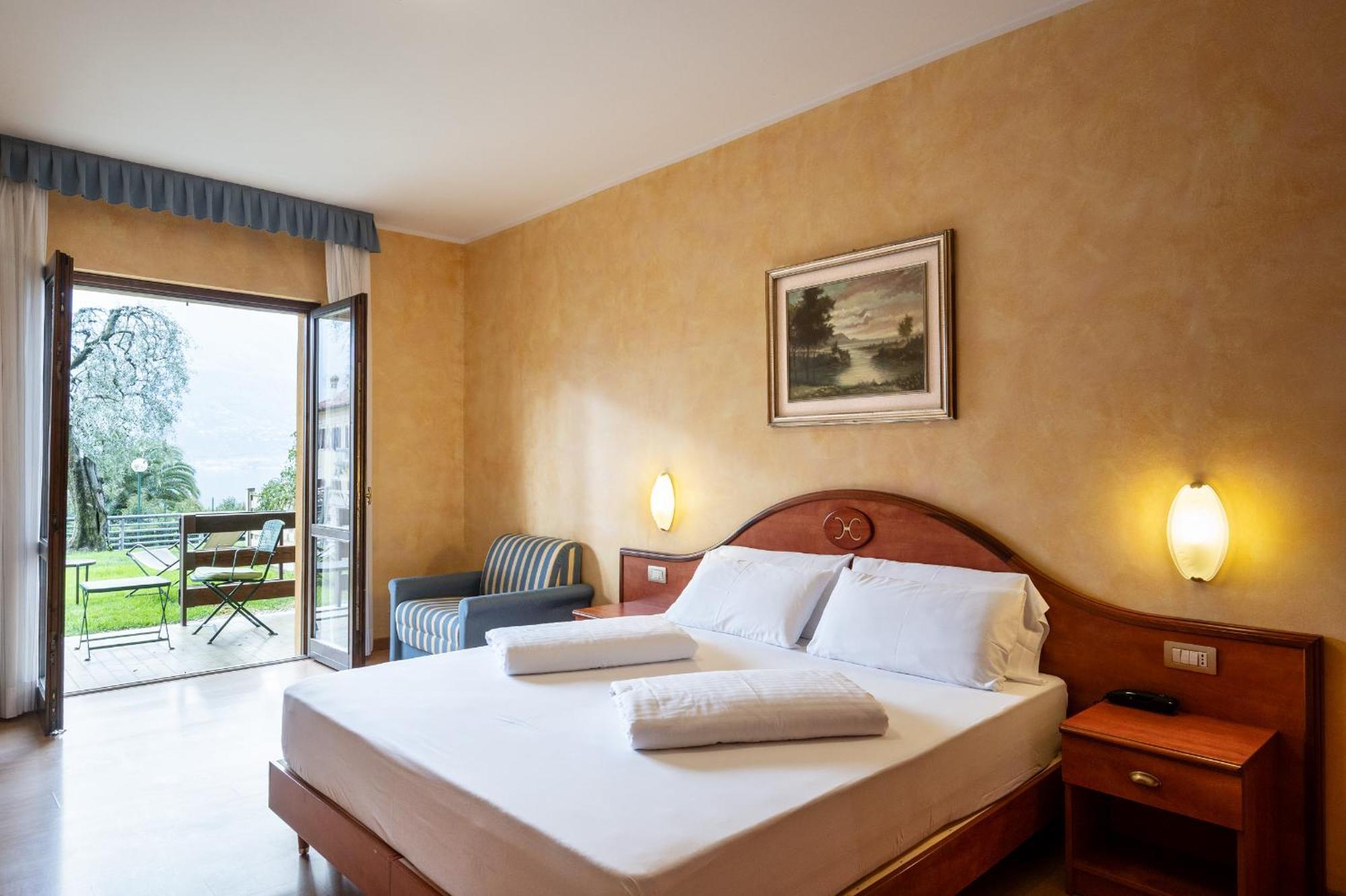 Hotel Caravel Limone sul Garda Esterno foto