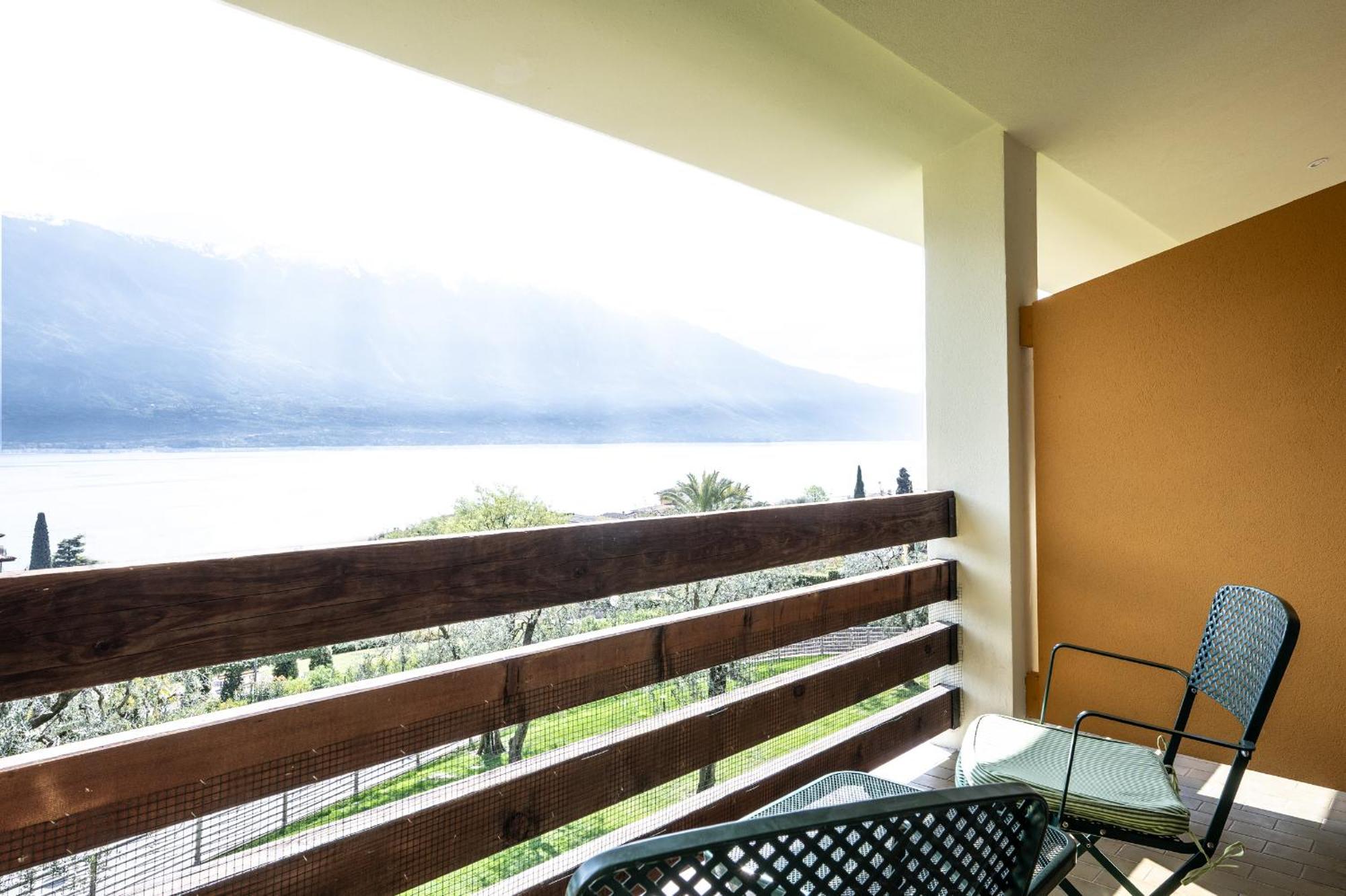 Hotel Caravel Limone sul Garda Esterno foto