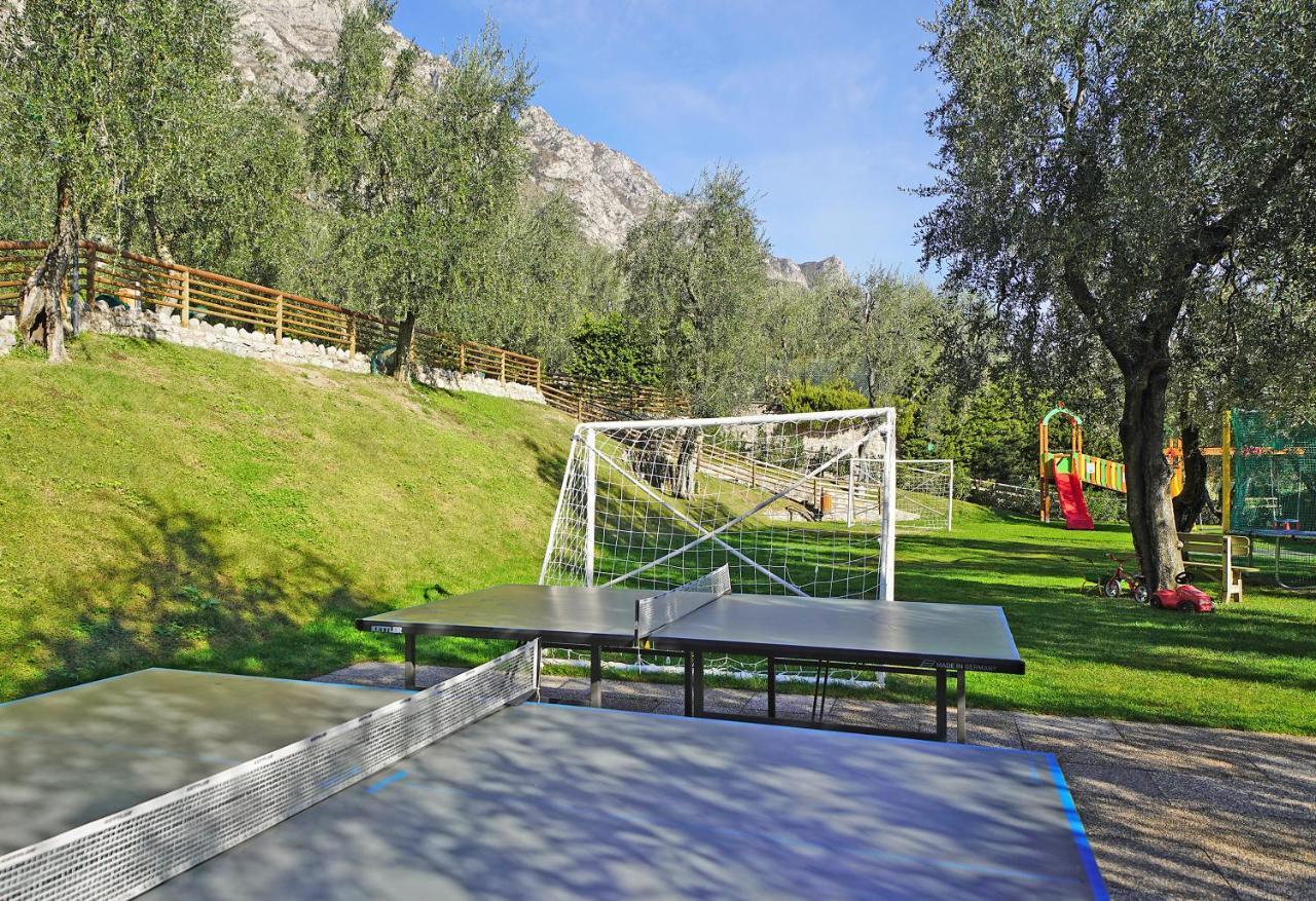 Hotel Caravel Limone sul Garda Esterno foto