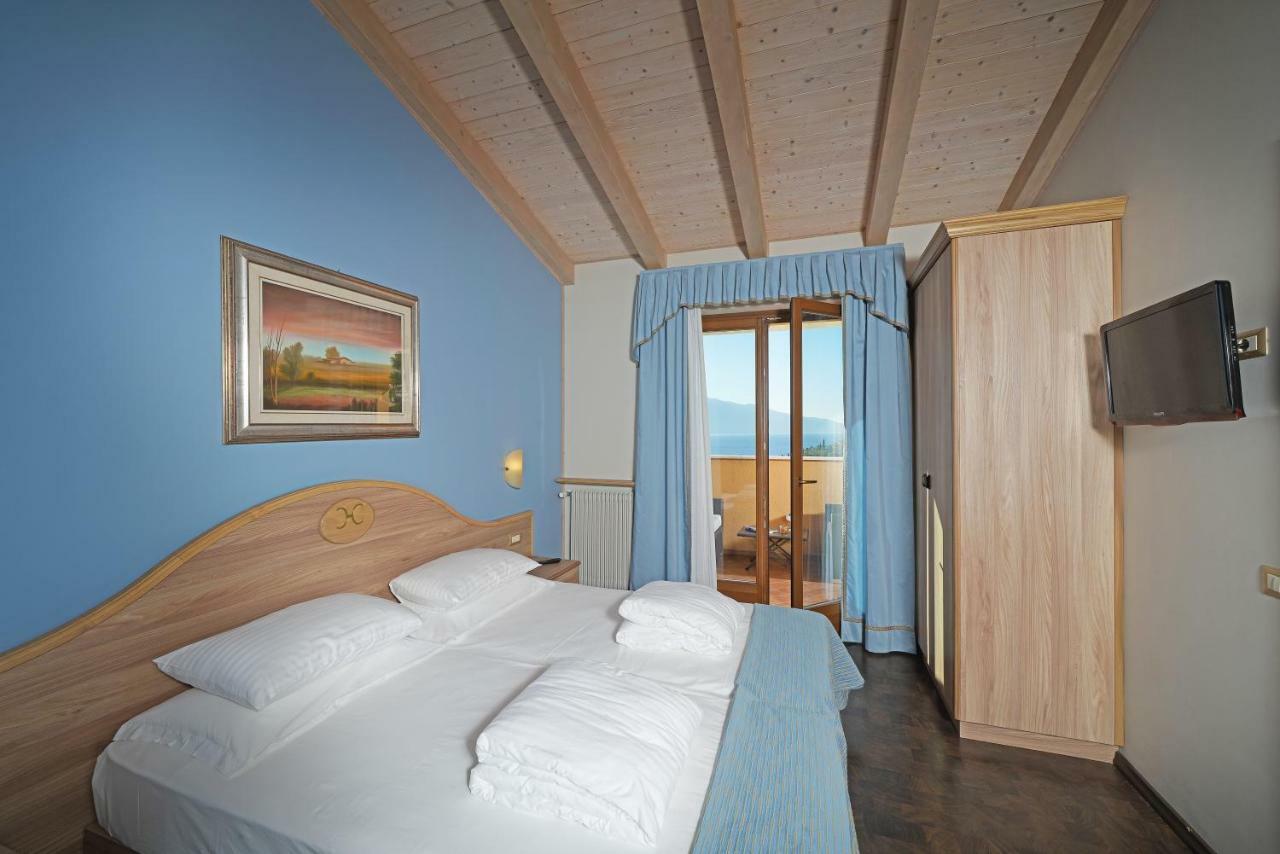 Hotel Caravel Limone sul Garda Esterno foto
