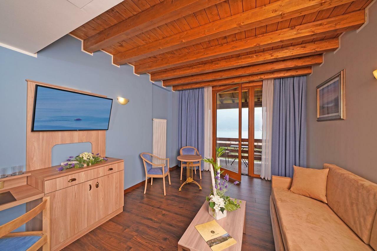 Hotel Caravel Limone sul Garda Esterno foto
